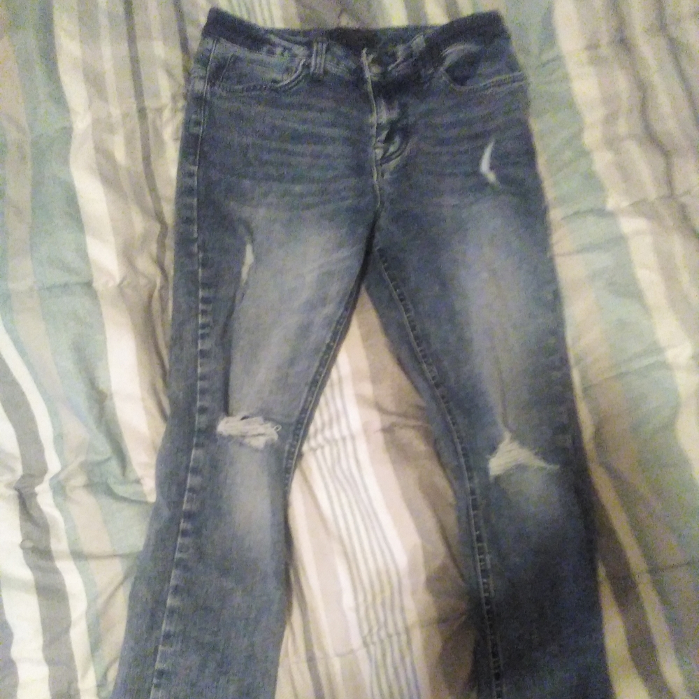 Men distresses jeans
